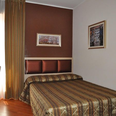 Dulcinea Hotel Múggia Exteriör bild