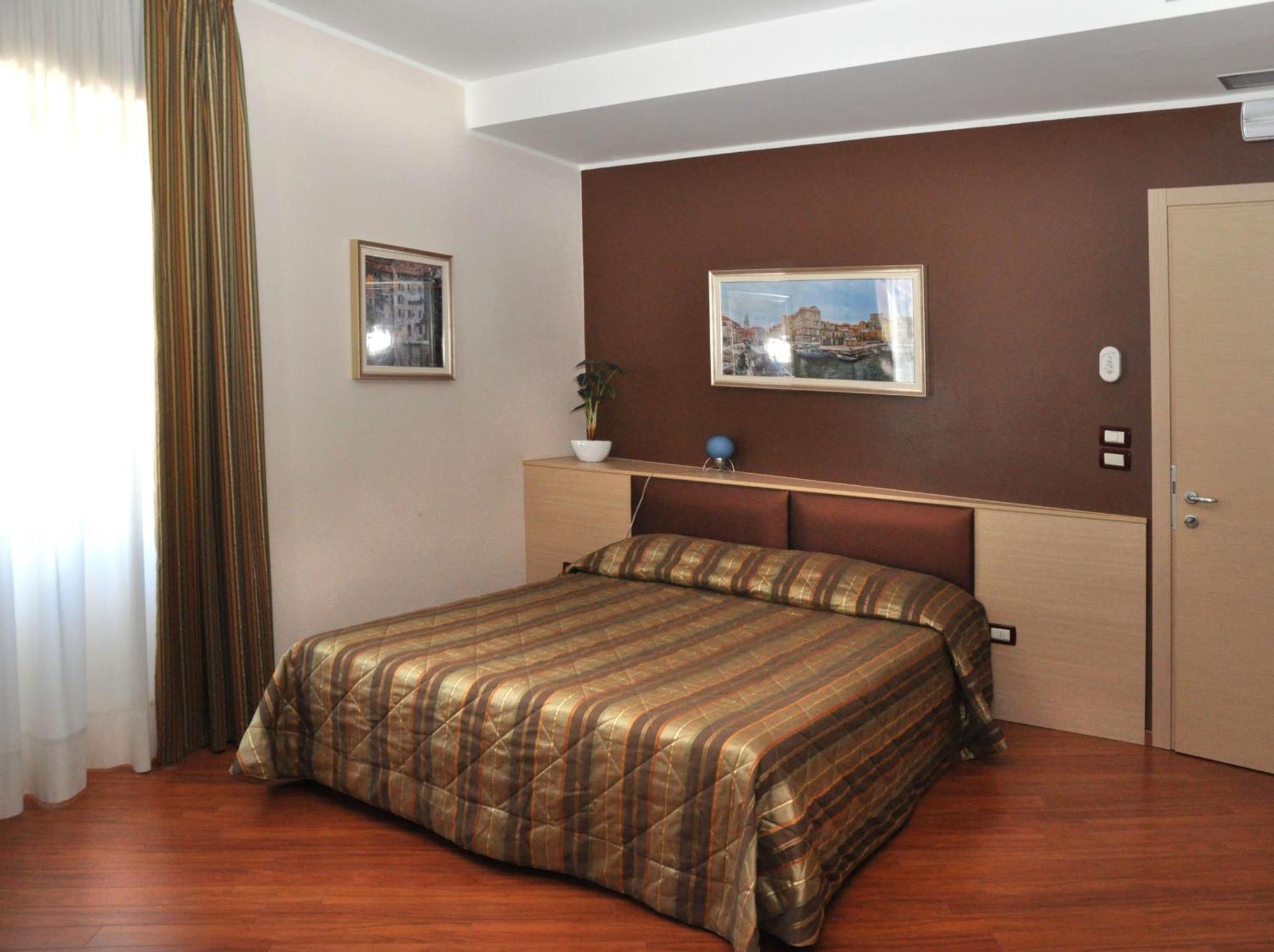 Dulcinea Hotel Múggia Exteriör bild