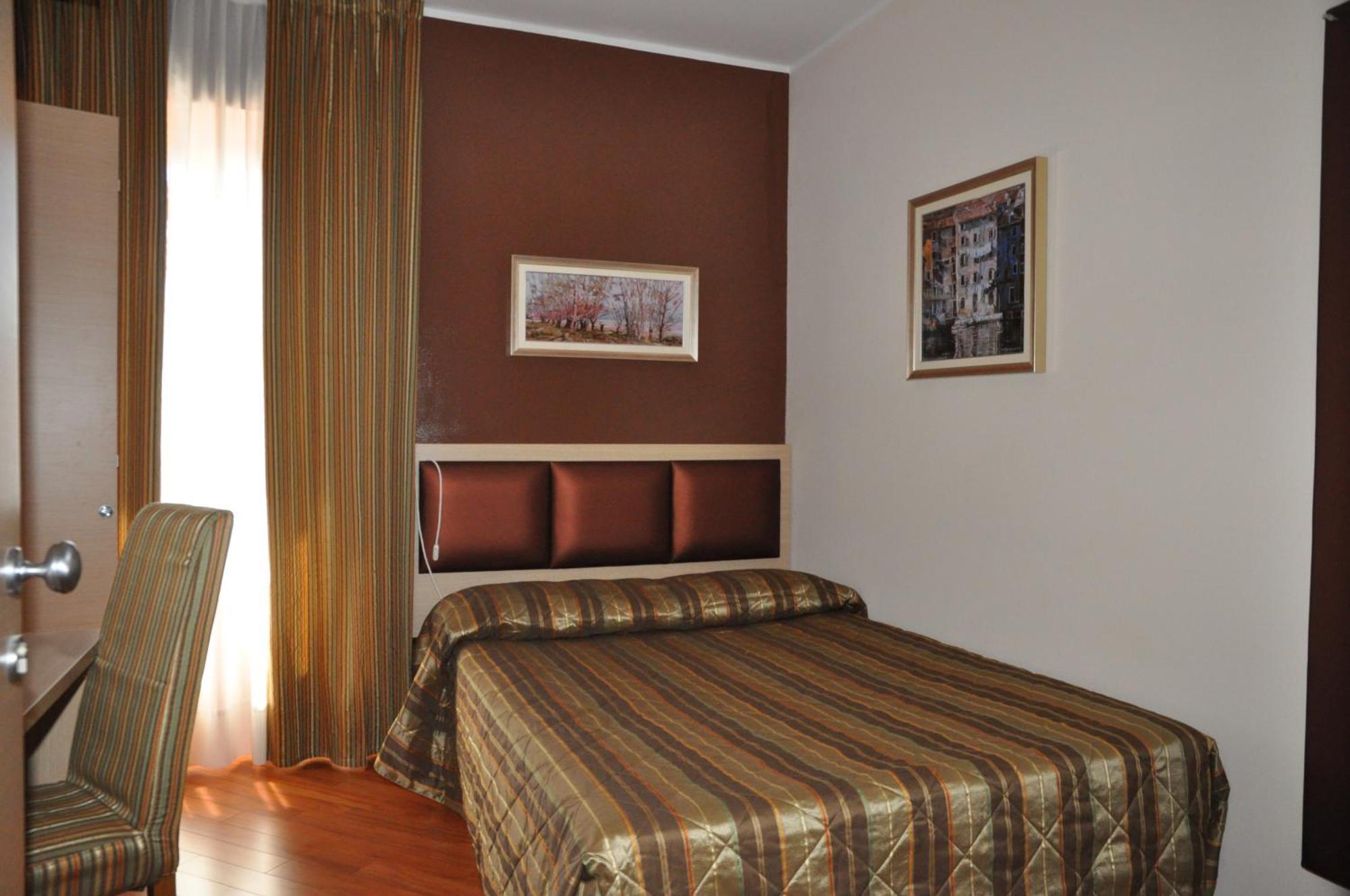 Dulcinea Hotel Múggia Exteriör bild