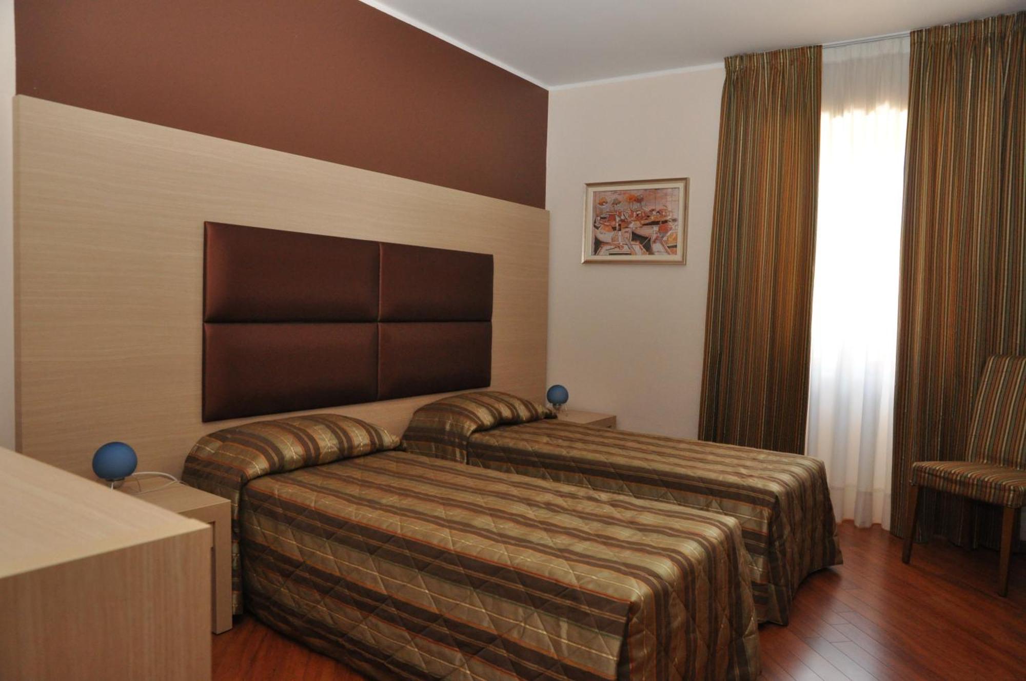 Dulcinea Hotel Múggia Exteriör bild